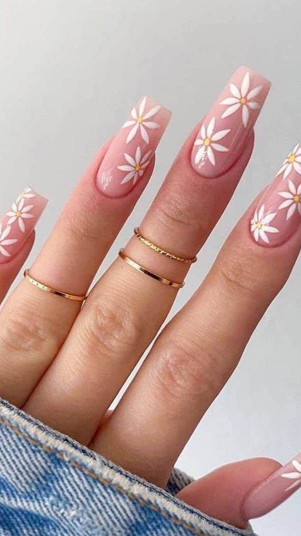 27 Easy Yet Pretty Floral Nail Designs Perfect For Summer - 177