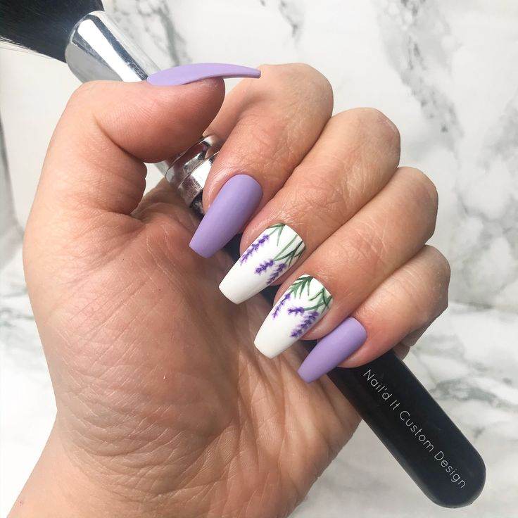 27 Easy Yet Pretty Floral Nail Designs Perfect For Summer - 207