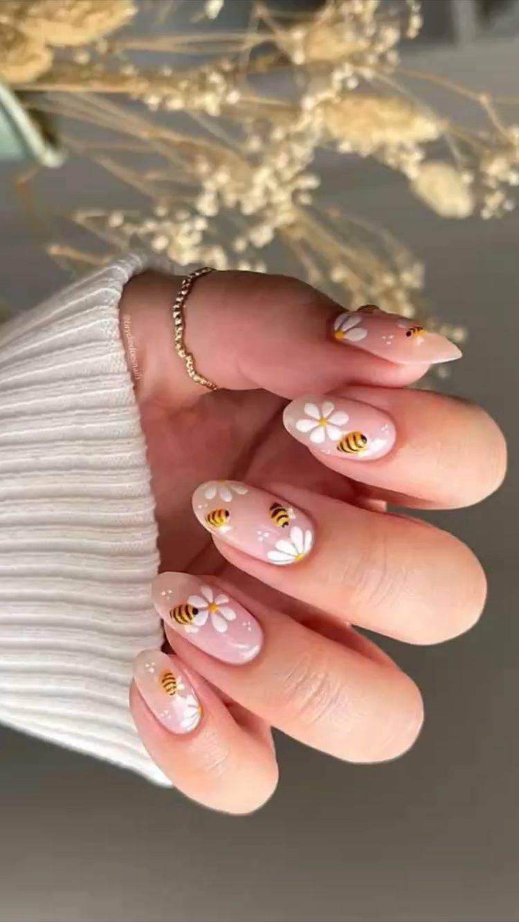 27 Easy Yet Pretty Floral Nail Designs Perfect For Summer - 223