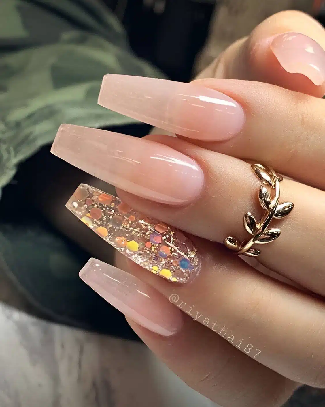 30 Bling-Bling Clear Acrylic Nails For The Ultimate Feminine Glam - 211