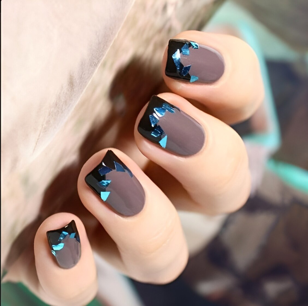 30 Irresistible Glass Nail Ideas For Stylish Girls - 209