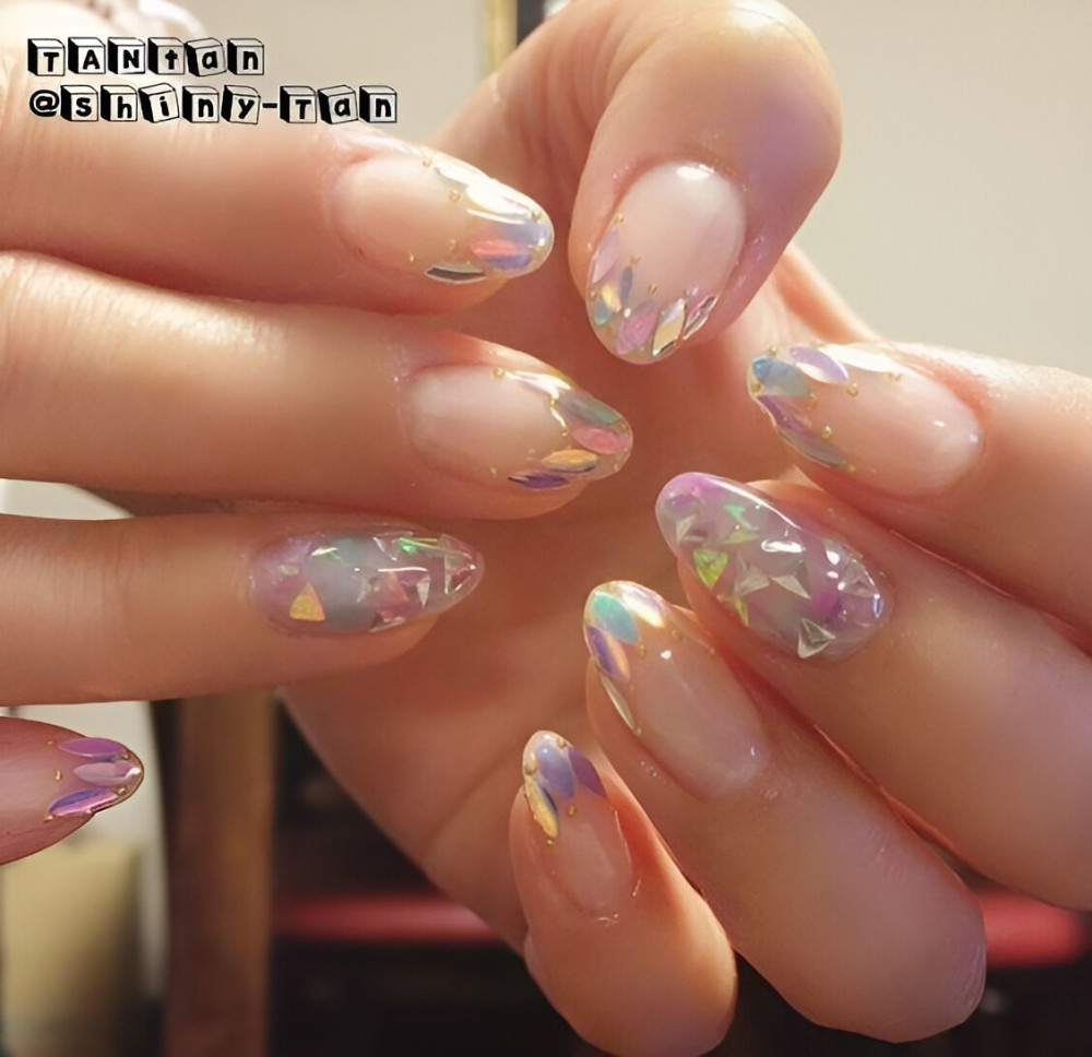 30 Irresistible Glass Nail Ideas For Stylish Girls - 227